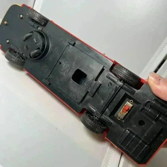 New Bright 1980 Battery Operated Fire Engine Bump N Go Action Works Tested - Picture 3 of 13